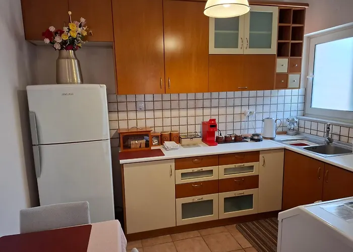 Απέριττον 2